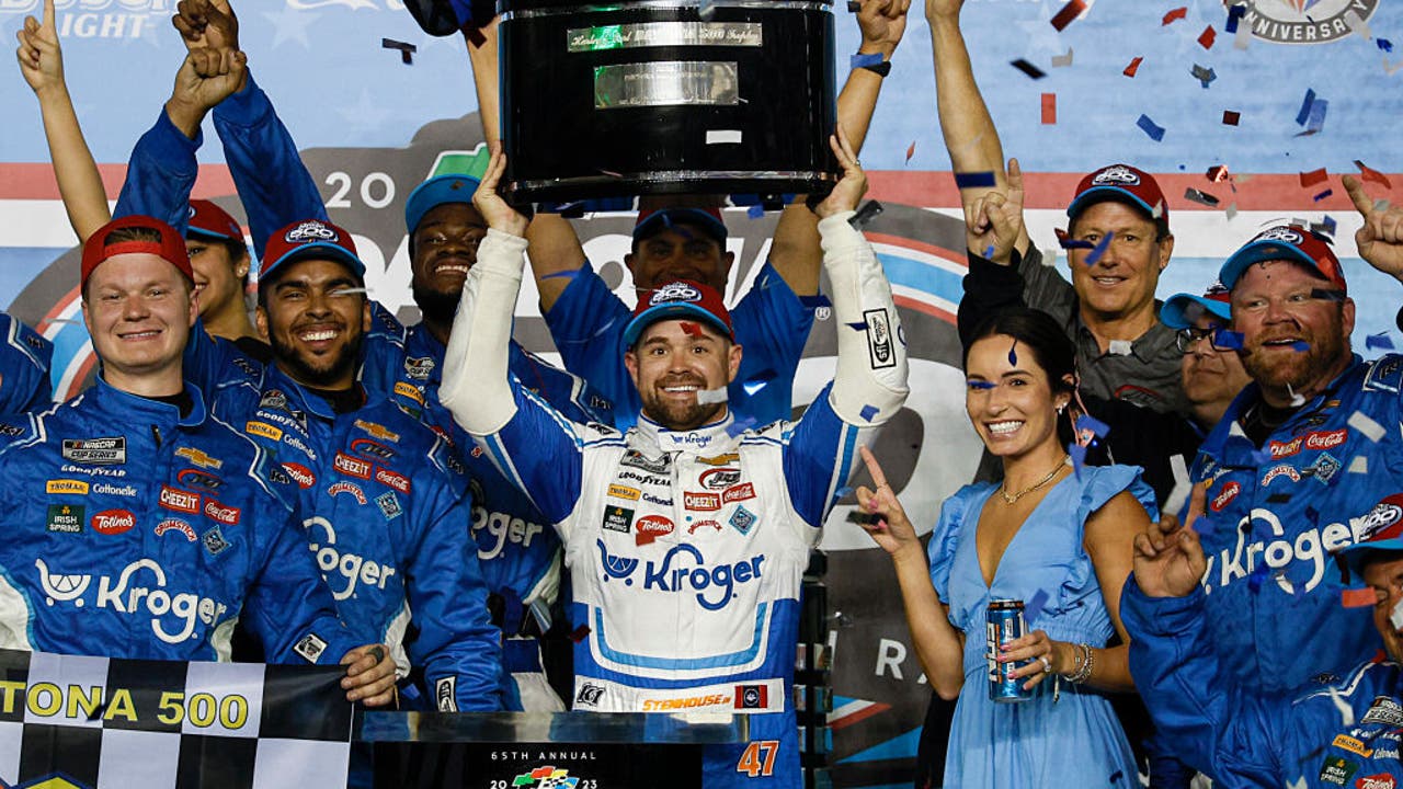 Ricky Stenhouse Jr. wins longest Daytona 500 in history | FOX 35 Ricky Stenhouse Jr. wins longest Daytona 500 in history | FOX 35