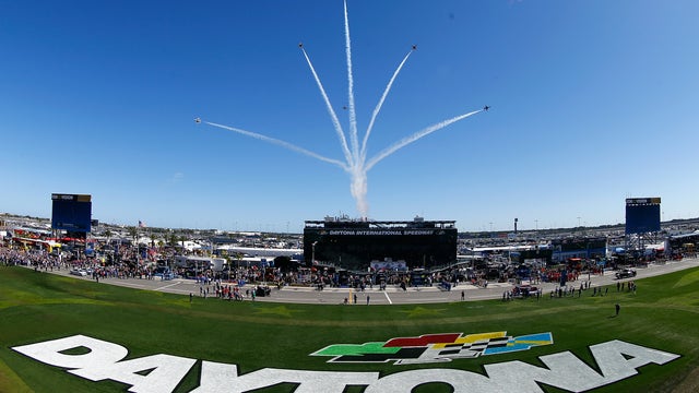 NASCAR Daytona 500: Here's what the flags mean during Florida's biggest race