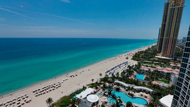 Giant blob of seaweed twice the width of US taking aim at Florida, scientists say