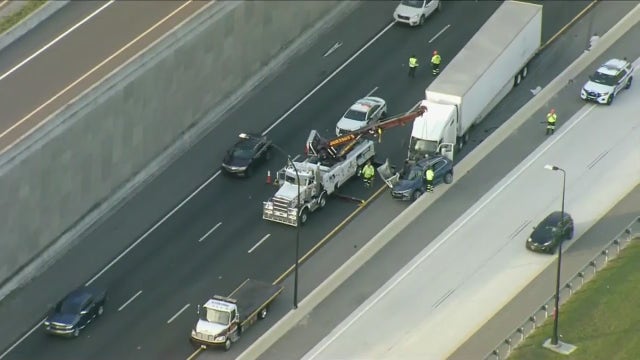 6-vehicle crash blocks lanes of I-4 near Universal Orlando