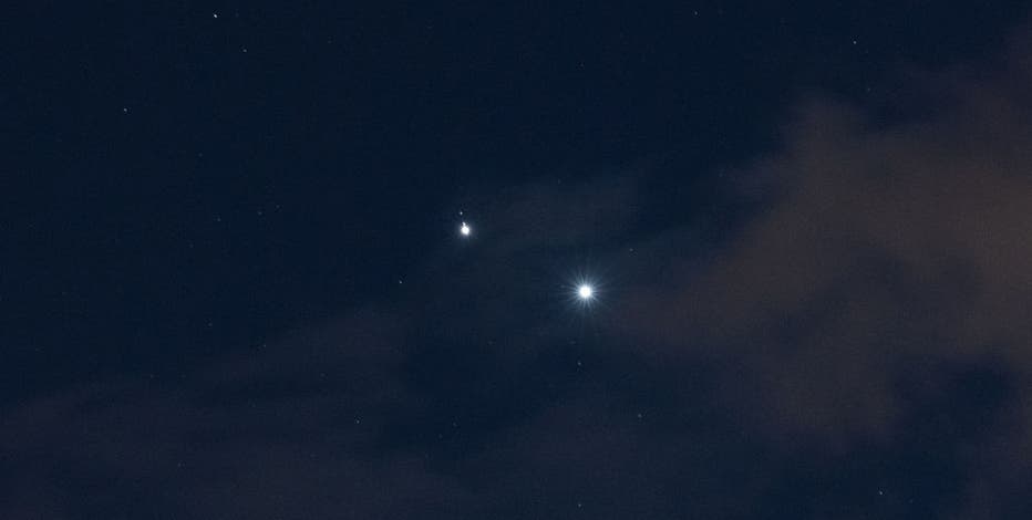 UFO? What are those two bright lights in the Florida sky? | FOX 35