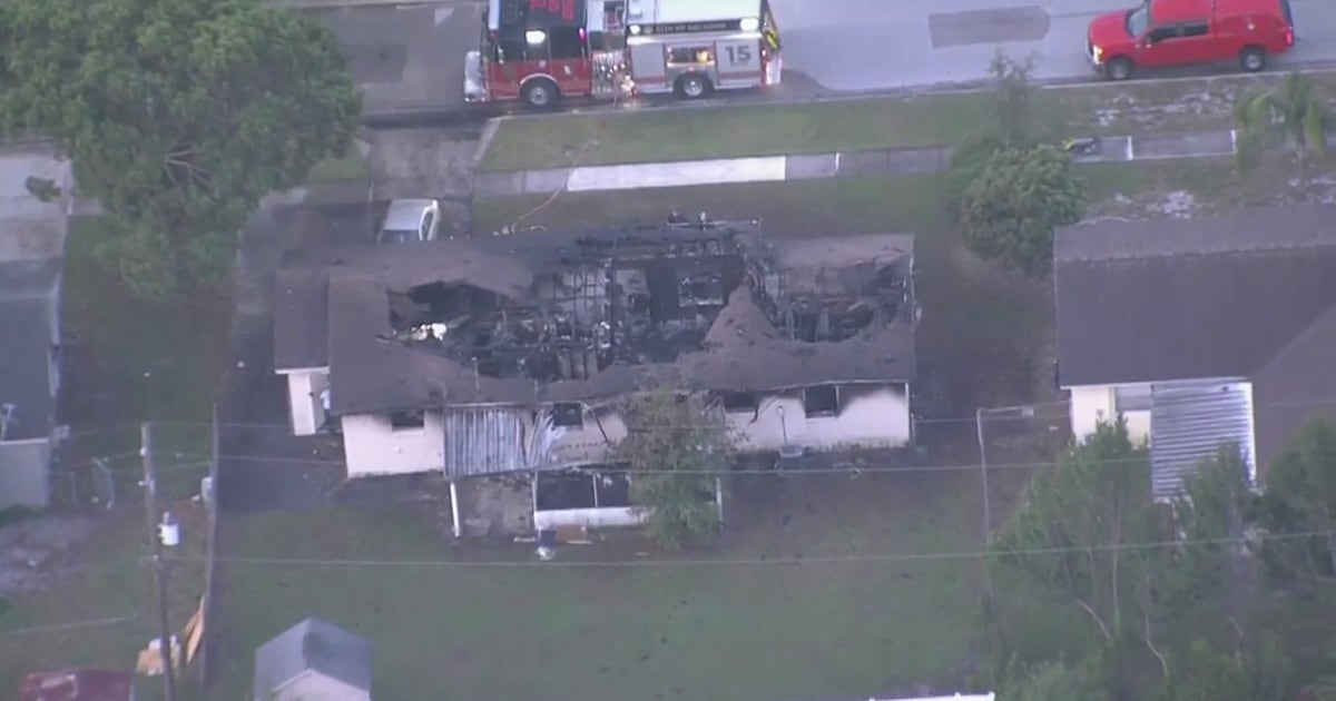 1 dead after fire rips through Orlando house, officials say | FOX 35 ...