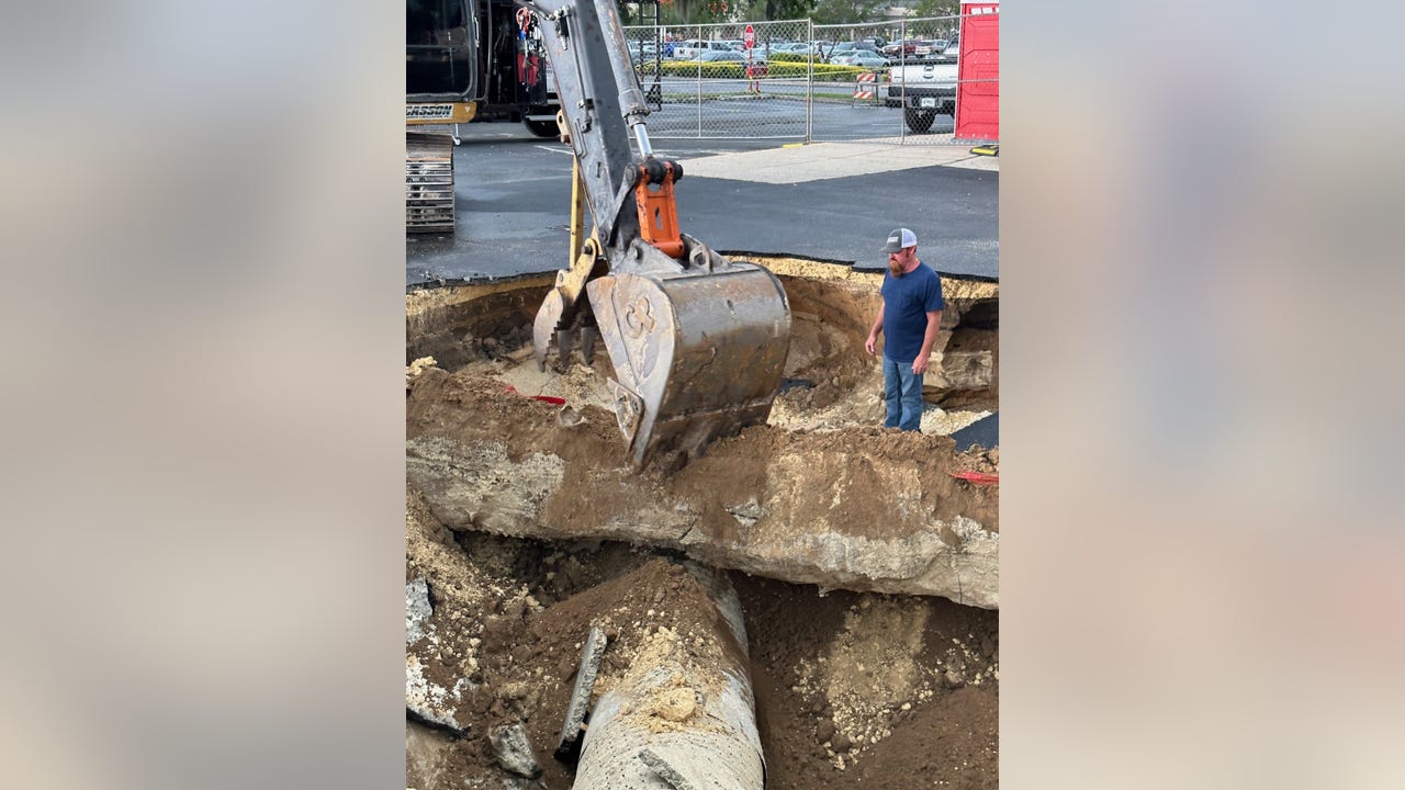 Large hole opens up in Ocalas Gaitway Plaza parking lot Large hole opens up in Ocalas Gaitway Plaza parking lot