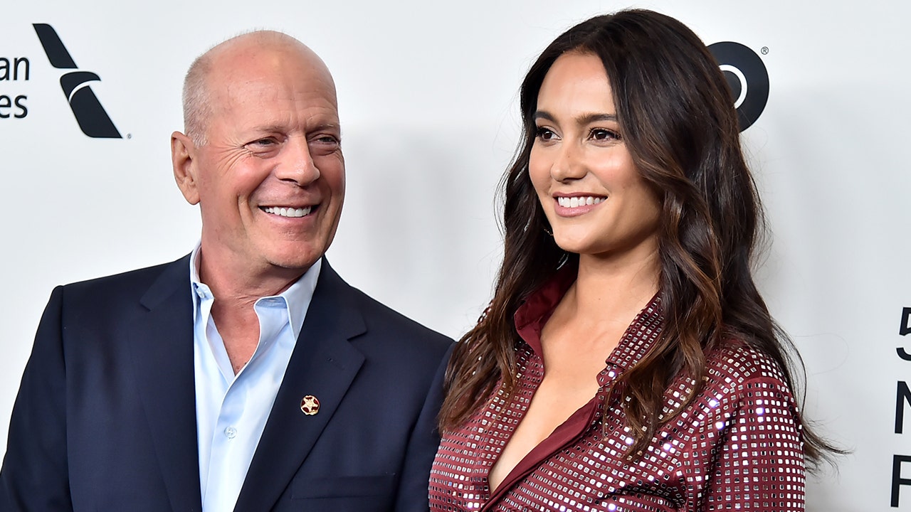 Bruce Willis' wife says that 'options are slim' with dementia treatment - Vimarsana News