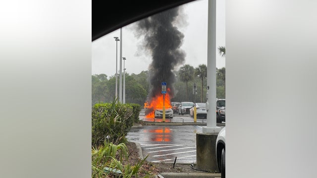 Two children escape car fire in Oviedo Mall parking lot, officials say