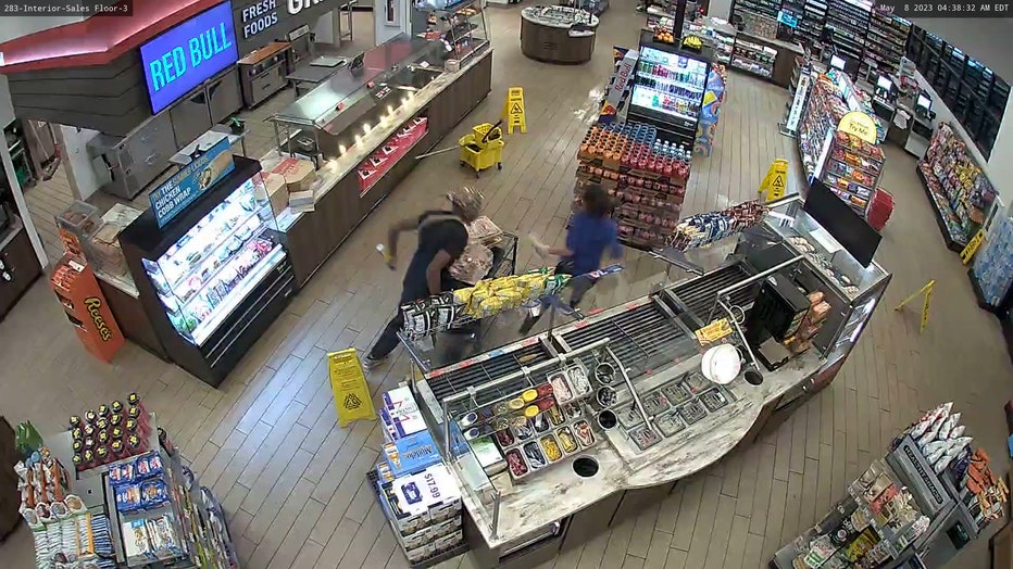 Davenport-PD-store-stabbing-video.mov_.00_00_00_7.Still001.jpg