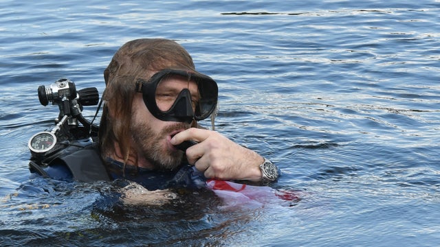 Florida professor resurfaces after setting record of living 100 days underwater