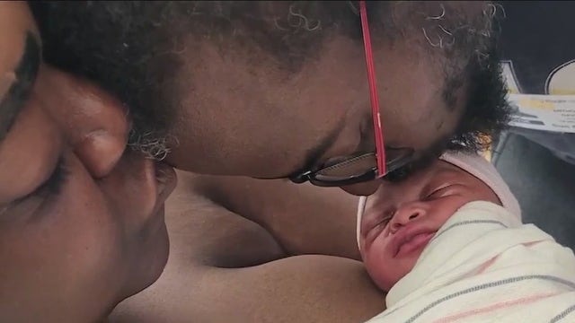 'Exactly how the universe wanted it to be': Mom delivers baby on side of Florida road with help from doula