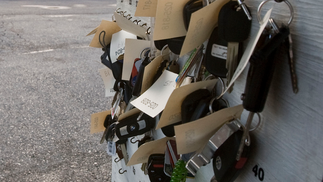 Luxury cars stolen from Orange County, Florida hotels and restaurants, officials warn