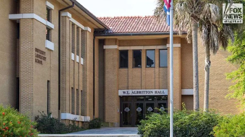 Campus-building-in-Louisiana.jpg