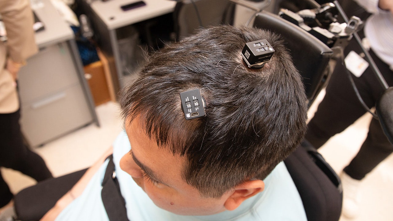 A.I. brain implant helps paralyzed man move, feel again - Vimarsana News