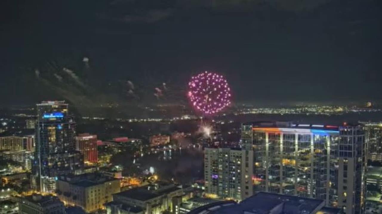 Fourth Of July Fireworks Show At Lake Eola Park In Downtown Orlando ...