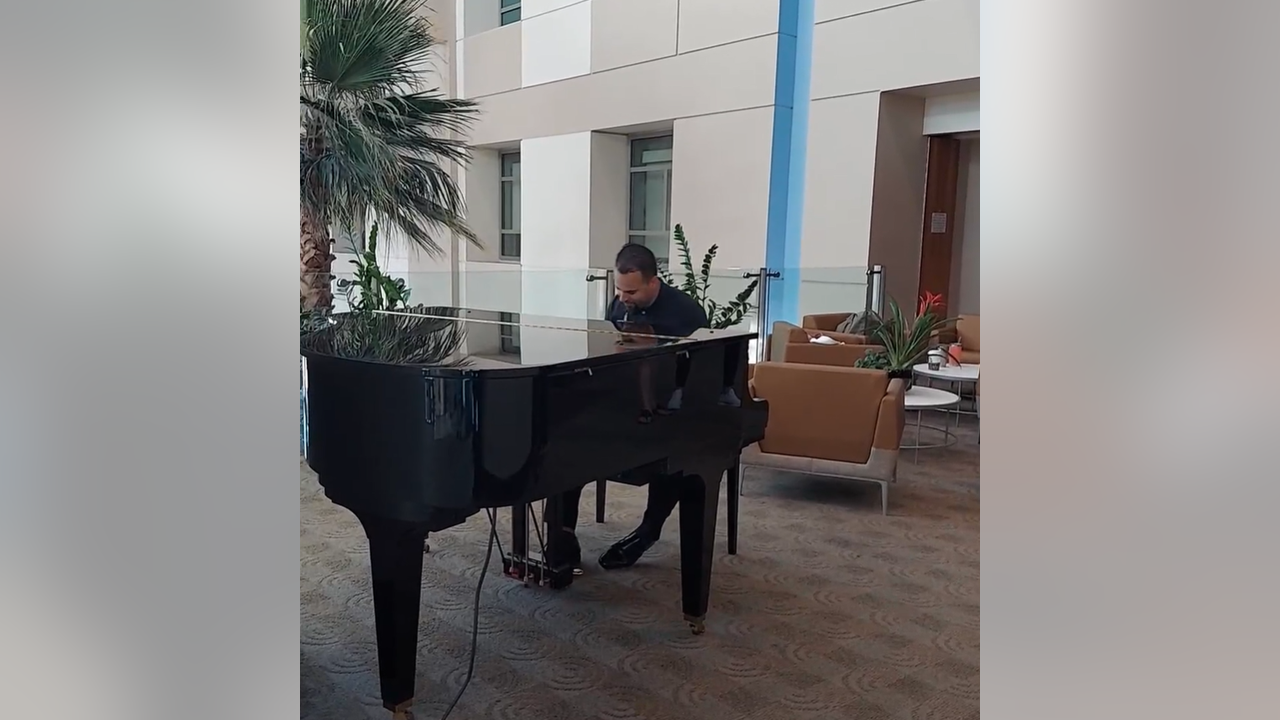 Florida hospital security guard manager plays heartfelt melody for dying patient - Vimarsana News