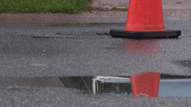 Storm drain carries sewage leaked from manhole into Altamonte Springs lake