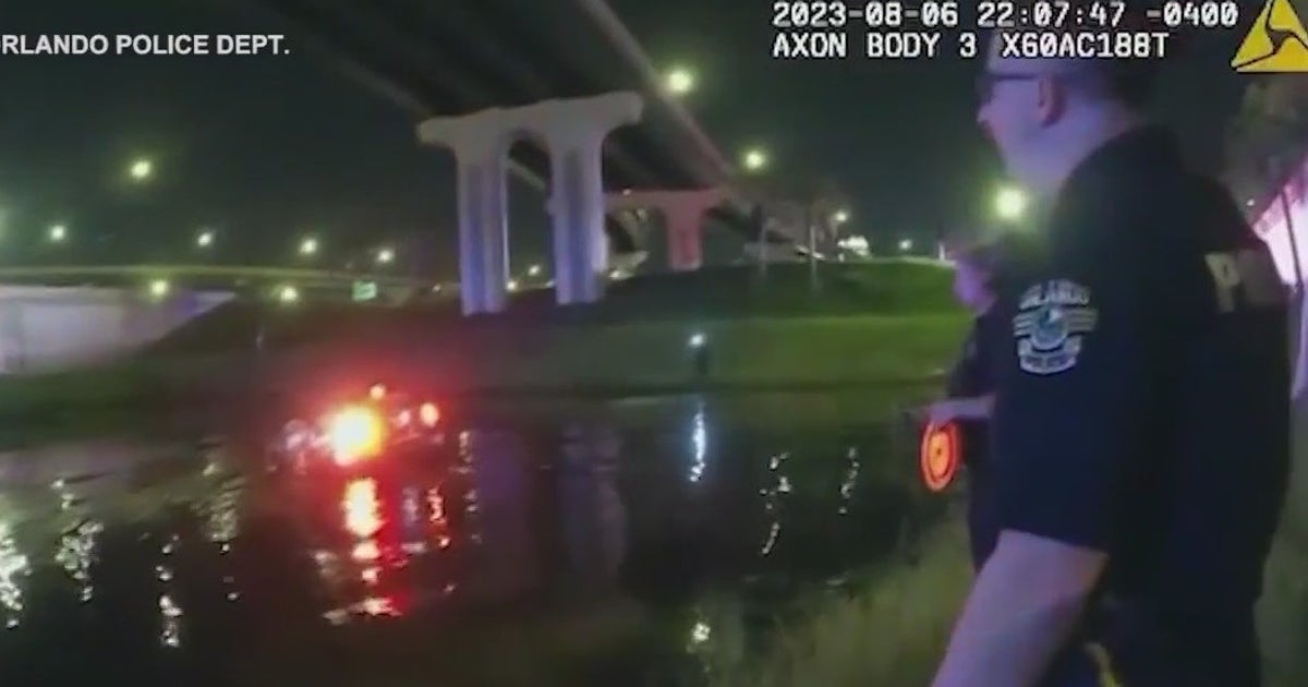 Orlando officers recount rescue of driver who crashed into pond near I ...