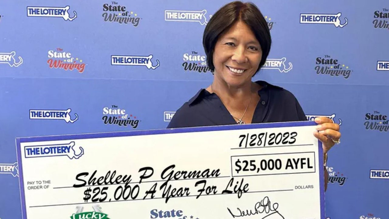 Woman celebrating 43rd wedding anniversary wins $25K a year for life in lottery - Vimarsana News