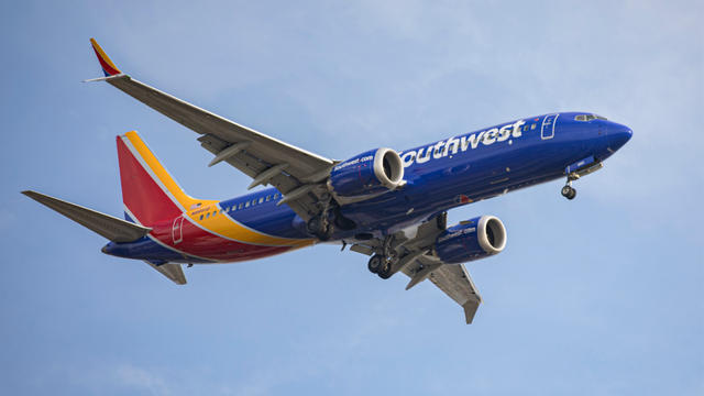 Plane makes return to Orlando after tire blows during takeoff: FAA