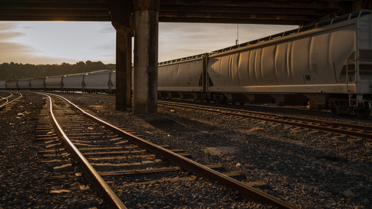 Mexican railway operator stops trains because many migrants were climbing aboard and getting hurt - Vimarsana News