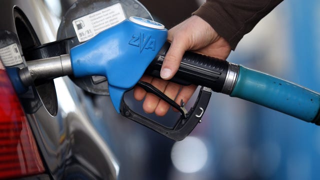 Gas prices on the decline in Florida: Why you could be paying less at the pump
