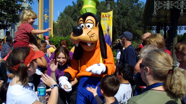 How you can get 50% off kids' theme park tickets and dining at Walt Disney World