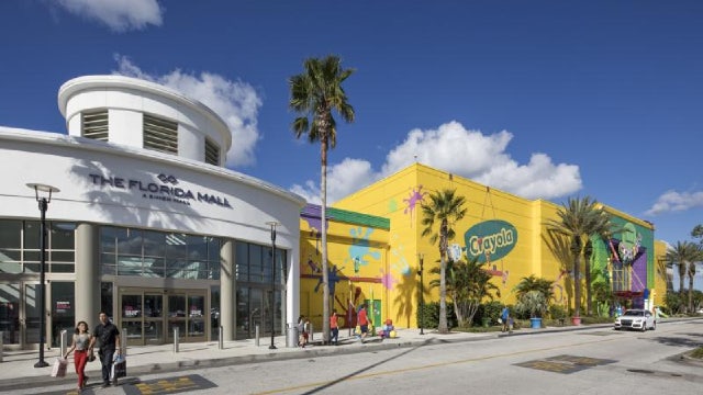 This popular Orlando mall is giving away free $20 gift cards