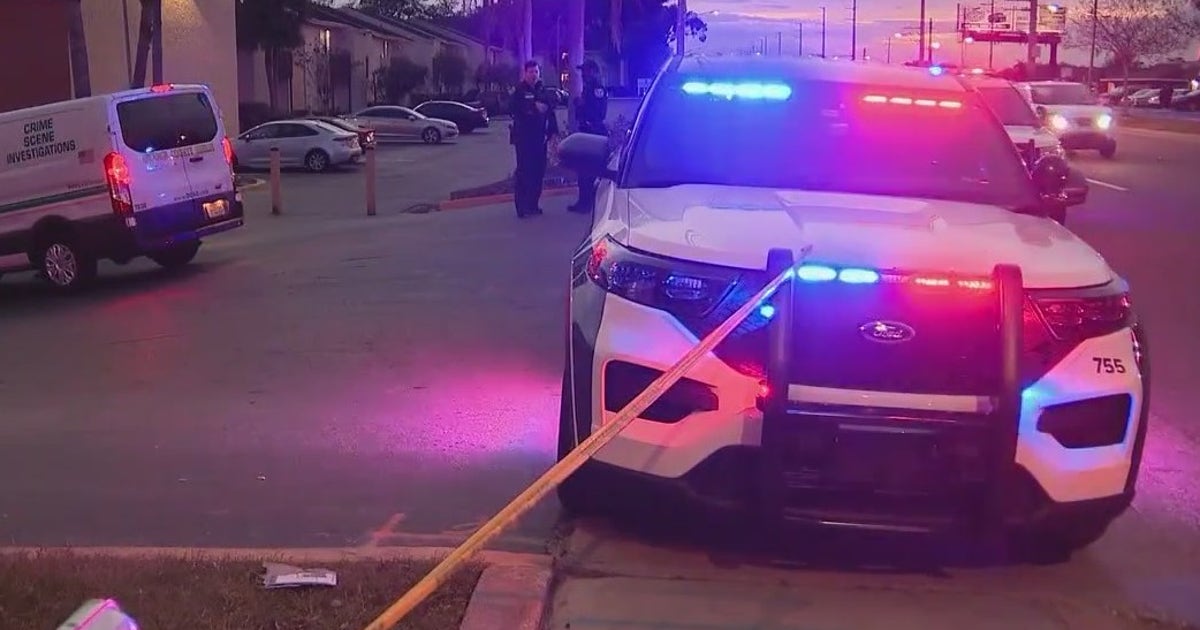 Man killed in shooting at Pine Hills apartment complex, deputies say ...