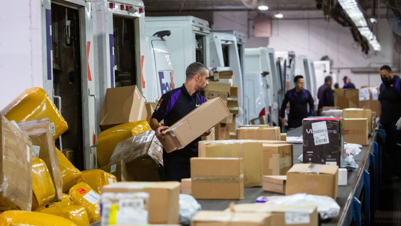 Holiday shipping deadlines 2023: What you need to know to make sure your gift arrives - Vimarsana News