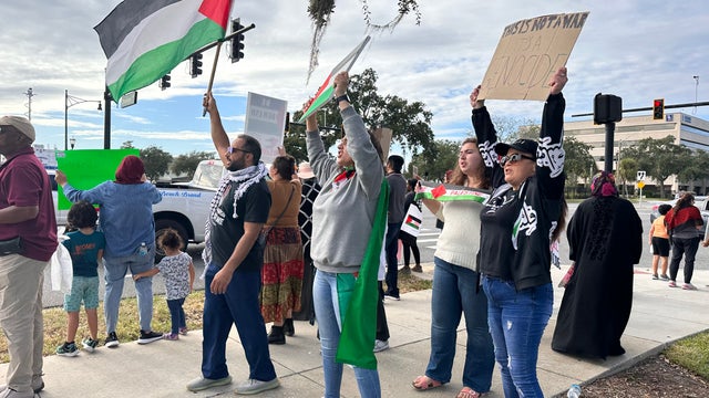 'Innocent people are dying': Daytona Beach protesters call for ceasefire in Gaza