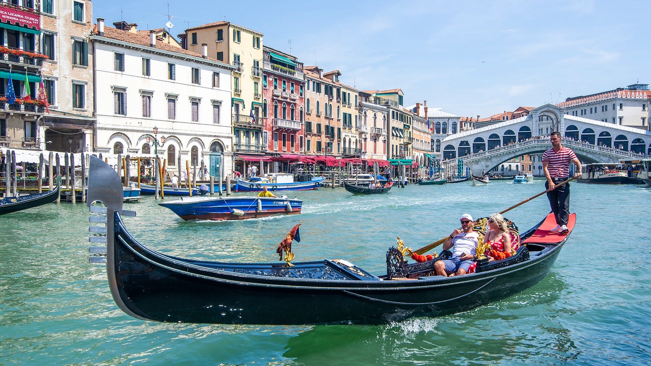 Venice to test entry fee, cap on visitors to famous canals - Vimarsana News