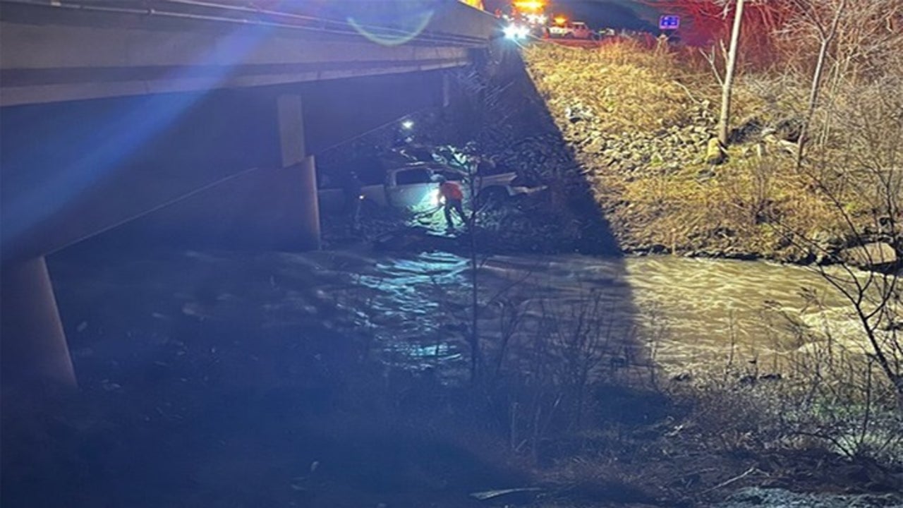 Indiana man rescued after being trapped in vehicle for 6 days: 'It's a miracle he's alive' - Vimarsana News