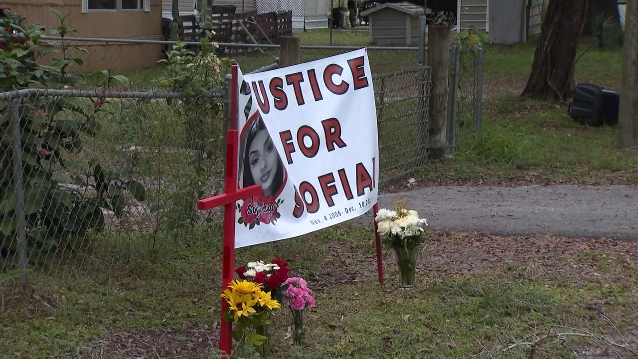 Family of Florida teen allegedly killed by boyfriend holds vigil hours after his arrest - Vimarsana News