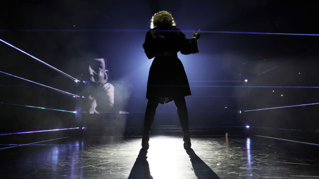 Madonna performs in NYC again after fans file lawsuit over lateness - Vimarsana News