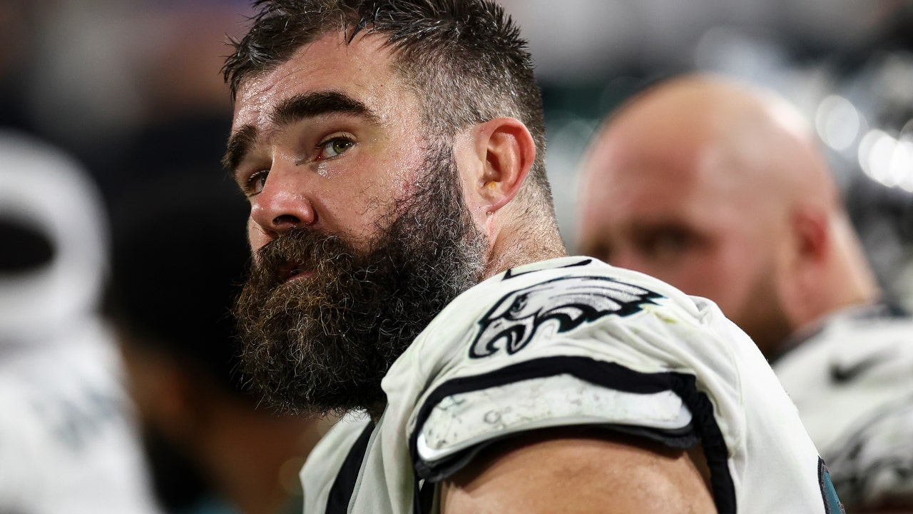 Jason Kelce tells Eagles teammates he is retiring: reports - Vimarsana News