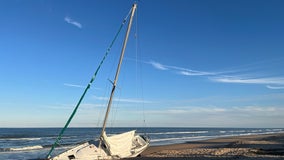 Man wanted after leaving derelict sailboat on New Smyrna Beach shore for several months