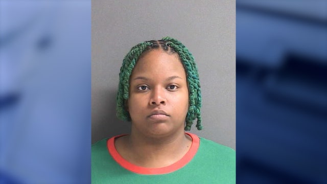 Daytona Beach woman calls police from gas station hours after allegedly stabbing girlfriend at home