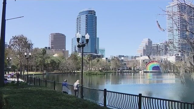 9 swans found dead at Lake Eola, city official clarifies; bird flu suspected