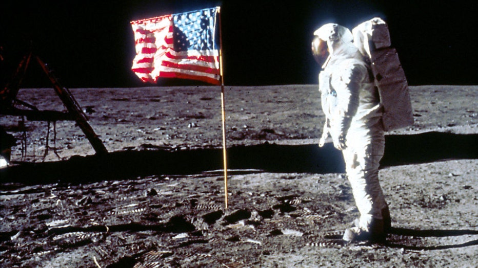 Apollo-11-moon-landing.jpg