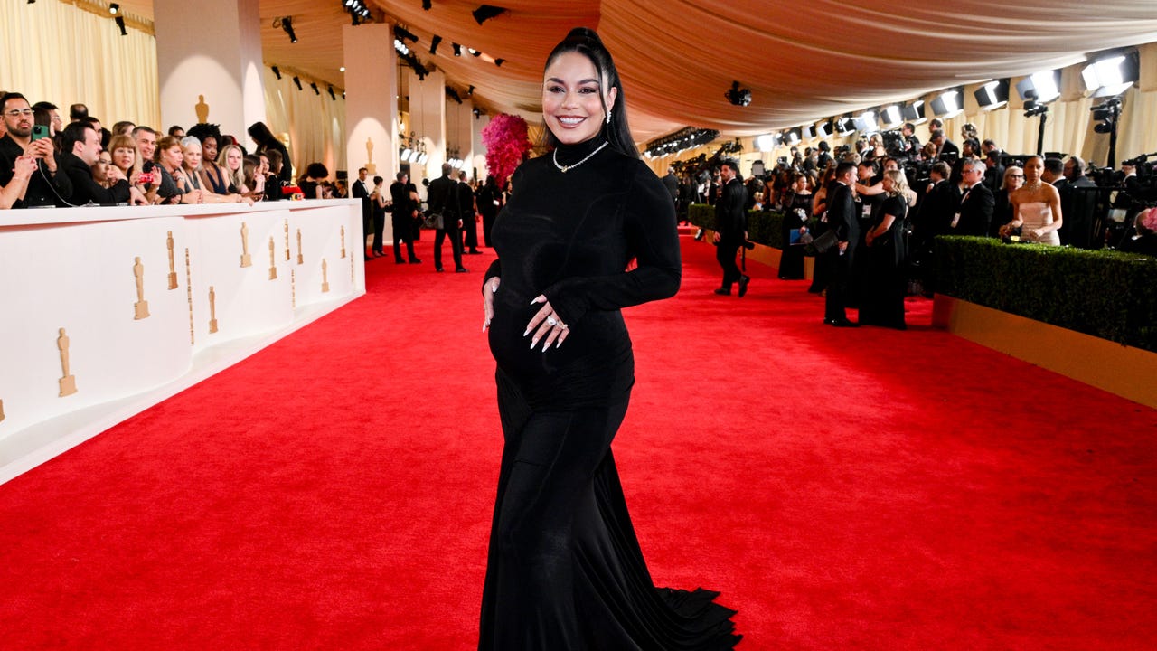 Vanessa Hudgens is pregnant, debuts baby bump at the Oscars - Vimarsana News