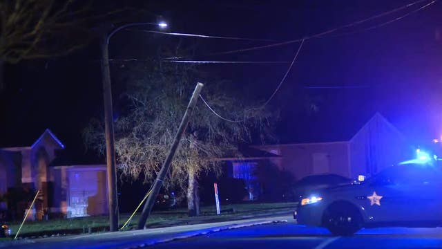 Driver crashes into fire hydrant, causing 'significant flooding' at Deltona homes: deputies