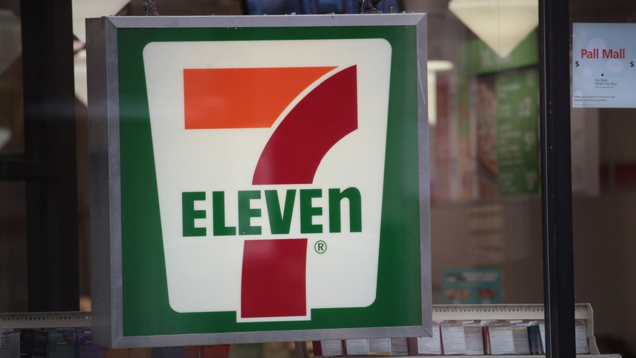 Teen arrested after armed robbery at Orlando 7-Eleven, police say