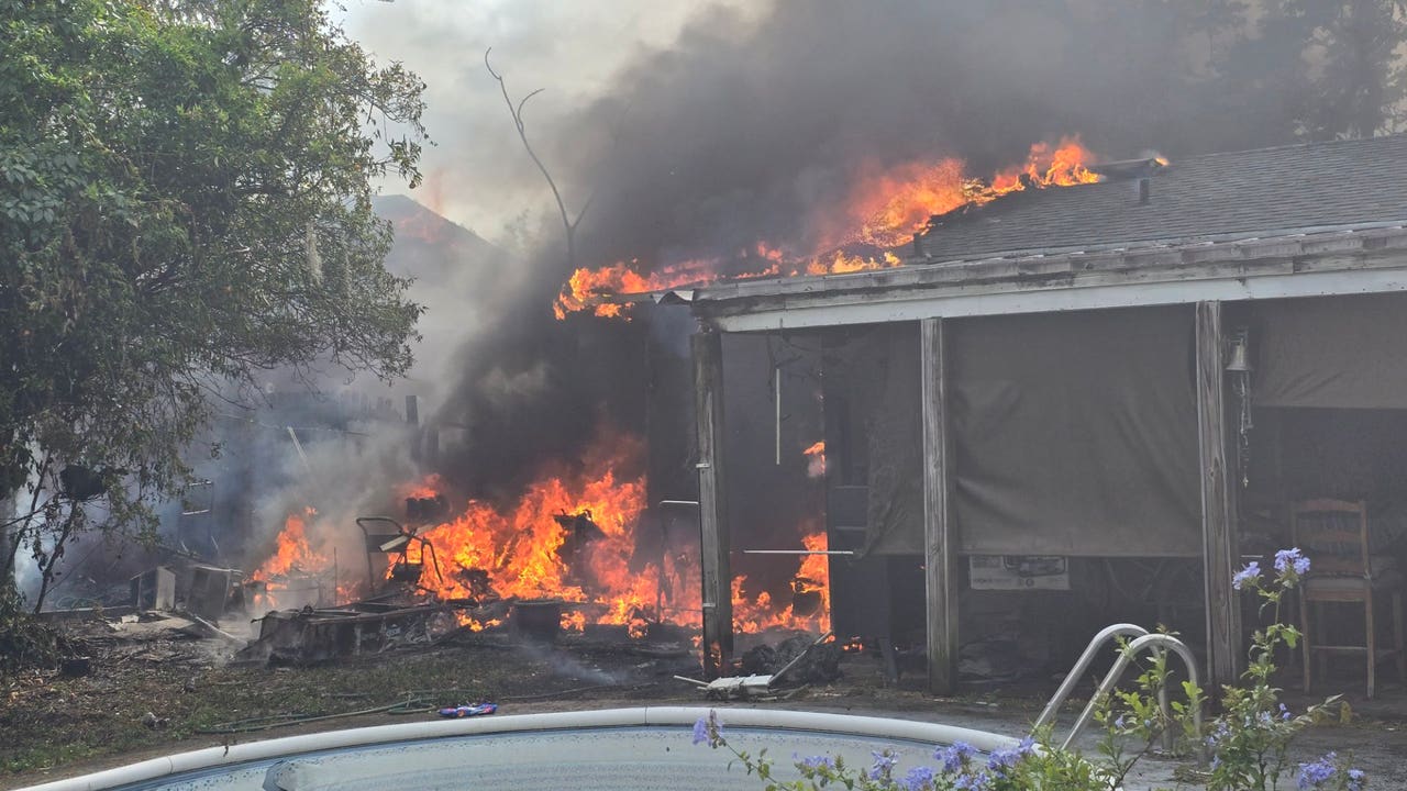 2 Casselberry homes go up in flames, officials say - Vimarsana News