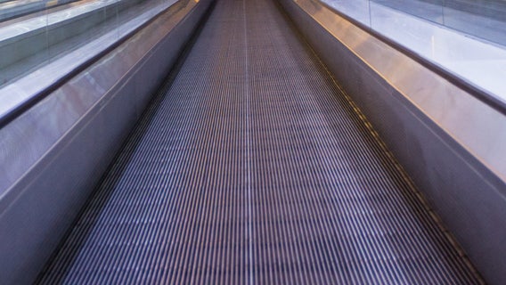 Florida couple seriously injured on moving walkway at Universal Orlando, lawsuit says