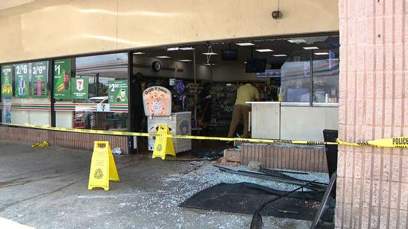 Car crashes into Orlando 7-Eleven, injuring employee, pedestrian: police