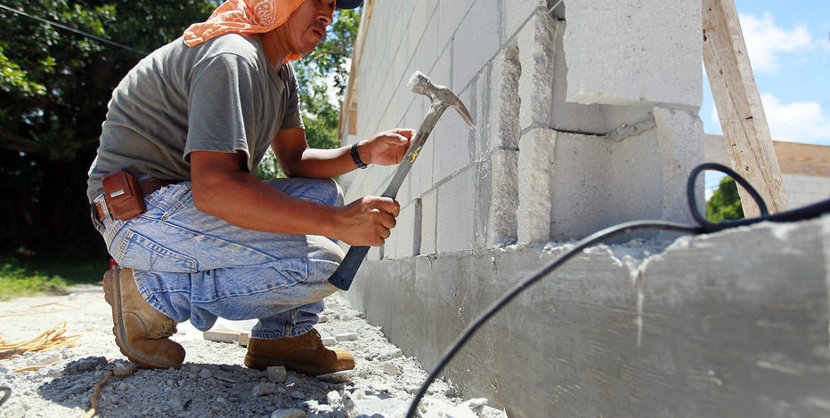 DeSantis signs bill banning the requirement of heat and water breaks for outdoor workers
