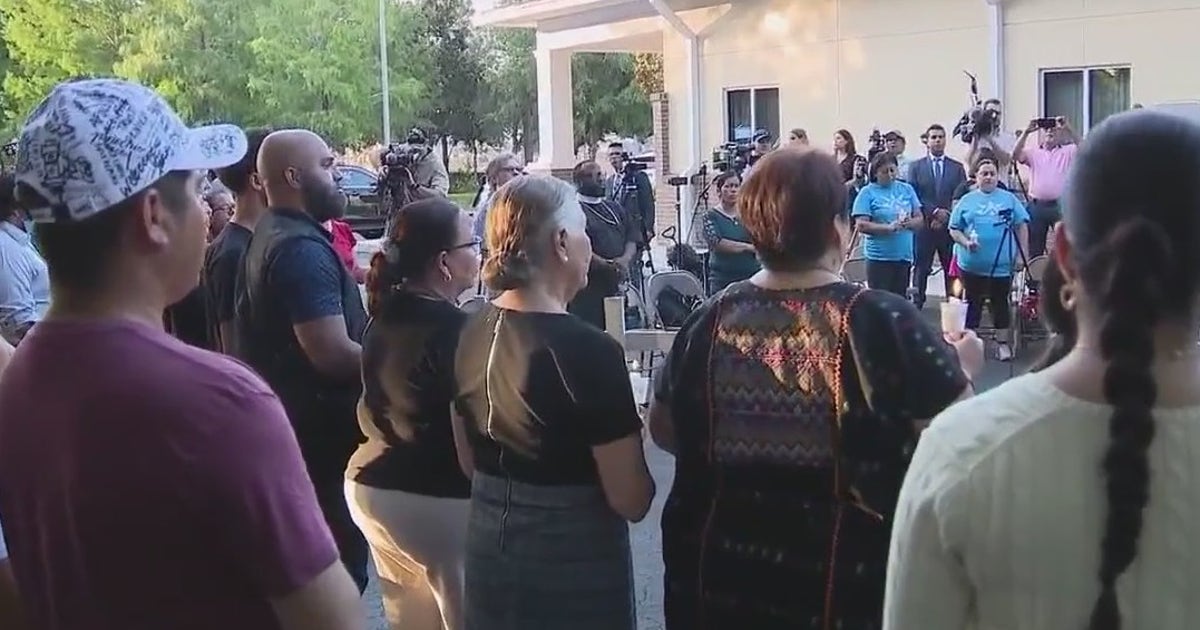 Vigil held to honor lives of 8 killed in Florida bus crash | FOX 35 Orlando