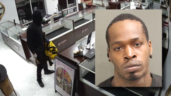 Alleged burglar breaks into Florida jewelry store, realizes there's nothing to steal: WATCH