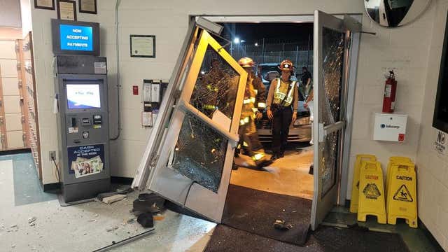 Florida man intentionally drove into jail, dropped several rubber snakes, deputies say