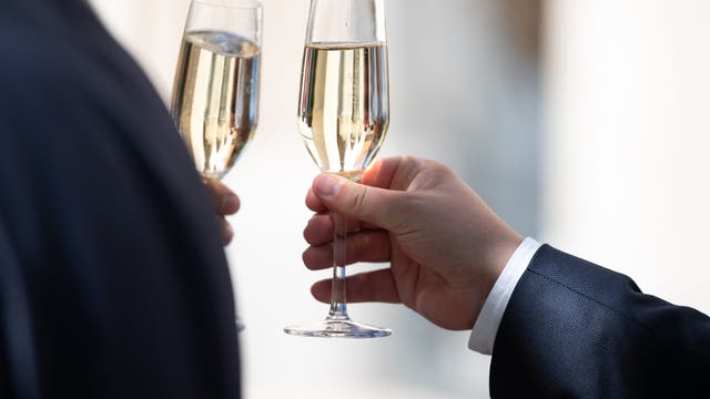 Here's how much money you need to make to be a 'top 1%' earner in Florida: study