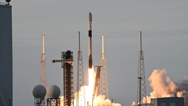 SpaceX successfully launches rocket carrying 22 Starlink satellites into orbit from Florida