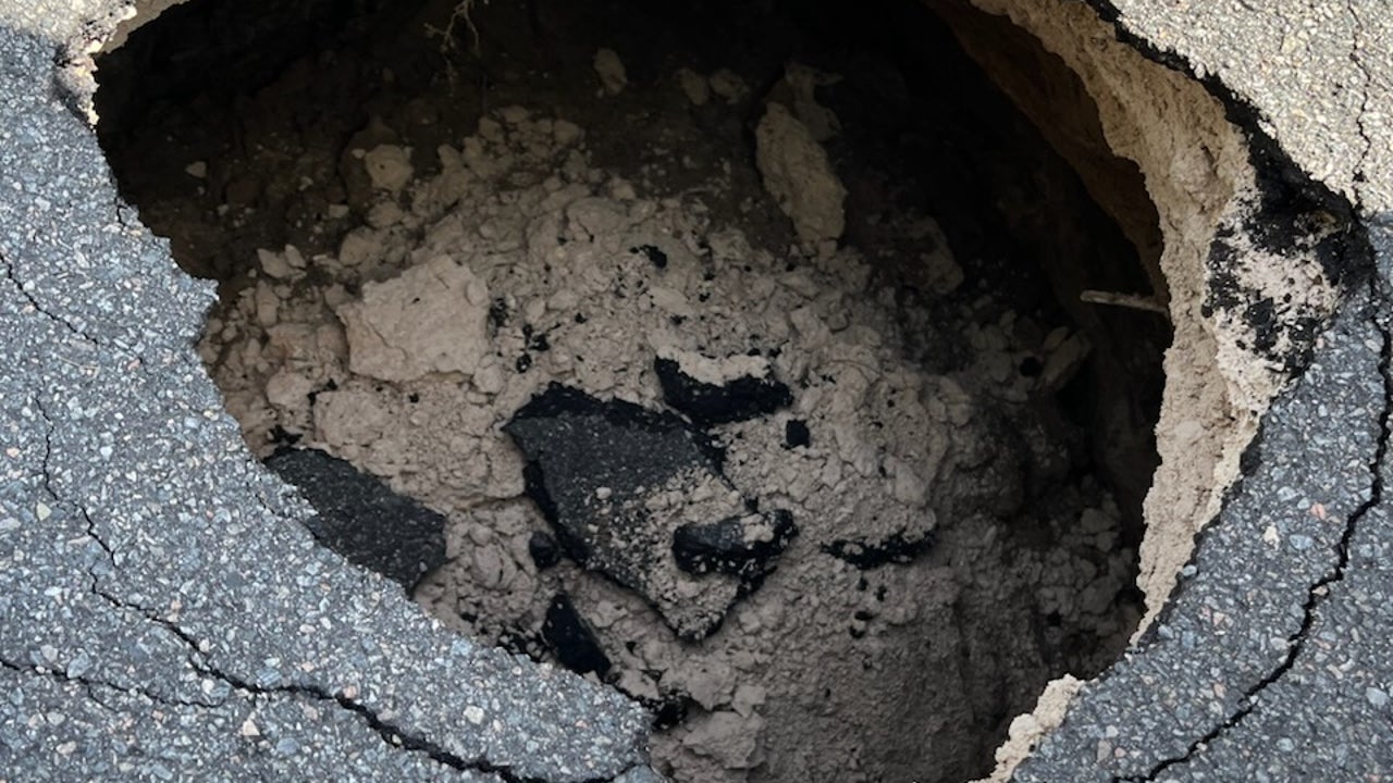 Sinkhole in Mount Dora prompts officials to caution drivers | FOX